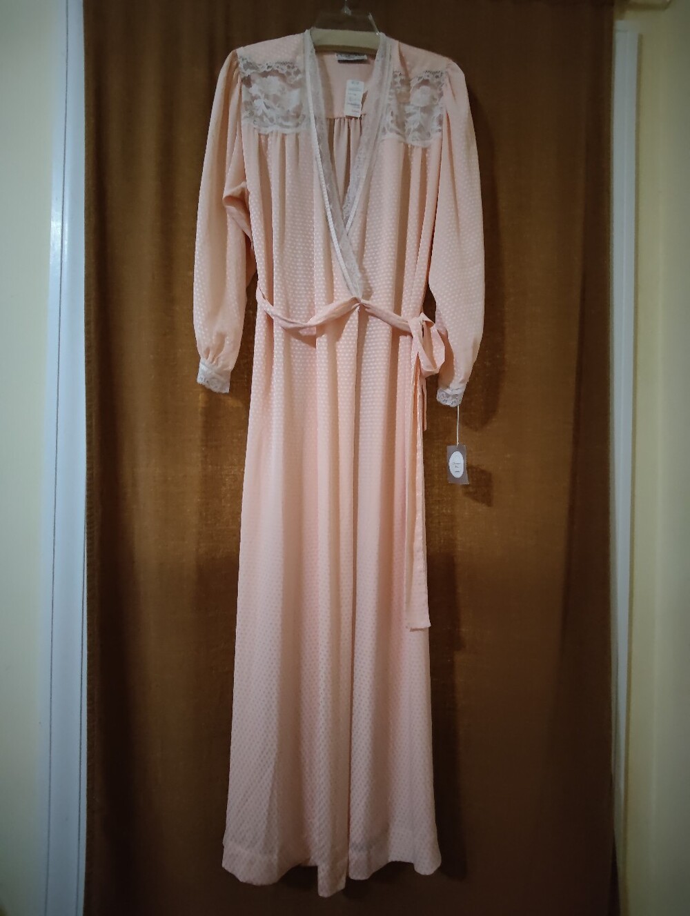 New With Tag Dior Vintage Light Peach Lace-Trim Long Nightgown & Robe Set - Picture 2 of 12
